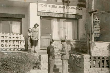 La primera confitería de Aldo Fenoglio, abierta en el año 1948, se llamó originalmente Tronador