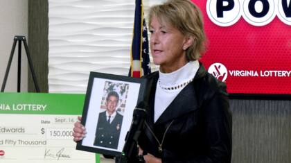 La primera contribución irá a la Association for Frontotemporal Degeneration y se realizó en memoria del difunto esposo de Edwards, Steve, quien falleció tras ser diagnosticado con Demencia Frontotemporal