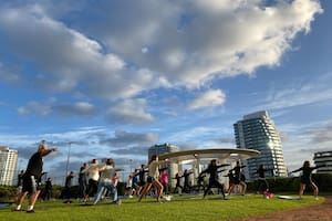 A contramano de la noche esteña, el “Club de las 5 AM” aterrizó con su movida saludable