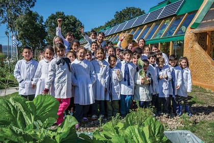 La primera escuela autosustentable de Reynolds se inauguró la localidad de Jaureguiberry, en el departamento de Canelones, Uruguay