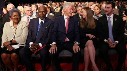 La primera fila de los invitados de Hillary Clinton