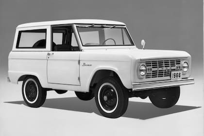 La primera Ford Bronco que salió al mercado en 1966