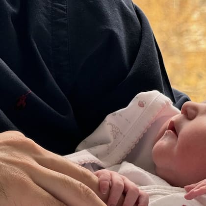 La primera foto de Rosario, la hija de Abel Pintos y Mora Calabrese