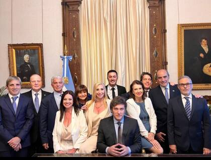 La primera foto oficial del gabinete nacional de Javier Milei