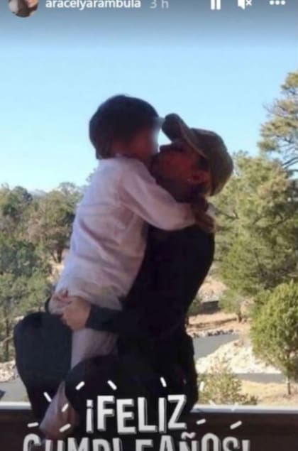 La primera foto que subió Aracely de su hijo en las redes sociales