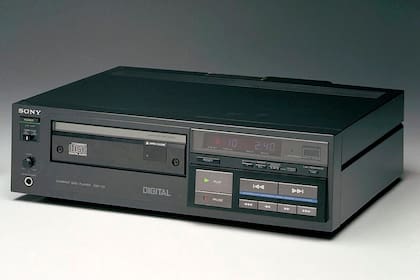 La primera lectora de CD de la historia, la Sony CDP-101