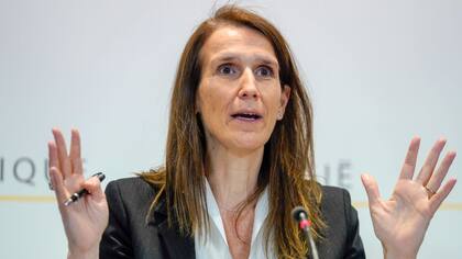 La primera ministra belga, Sophie Wilmes, defendió el método para contar muertes por coronavirus en su país