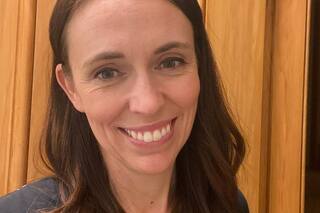 De ícono internacional a blanco de odio en Nueva Zelanda: el legado de Jacinda Ardern