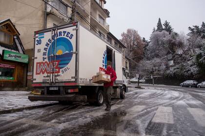 La primera nevada del año en Bariloche en plena cuarentena