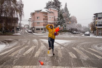 La primera nevada del año en Bariloche en plena cuarentena