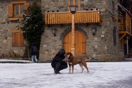 La primera nevada del año en Bariloche en plena cuarentena