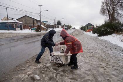 La primera nevada del año en Bariloche en plena cuarentena