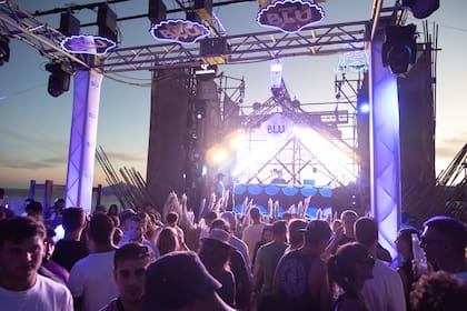 La primera noche de luna llena del año estuvo a cargo de Spirito BLU en Chapadmalal.