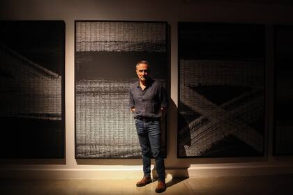 La primera página de Frankenstein o de "Las penas del joven Werther" de Goethe pasadas a código binario, obra de Max de Esteban