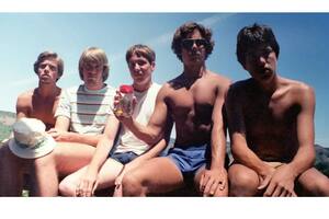 La primera postal de John Wardlaw, Mark Rumer-Cleary, Dallas Burney, John Molony y John Dickson, en 1982