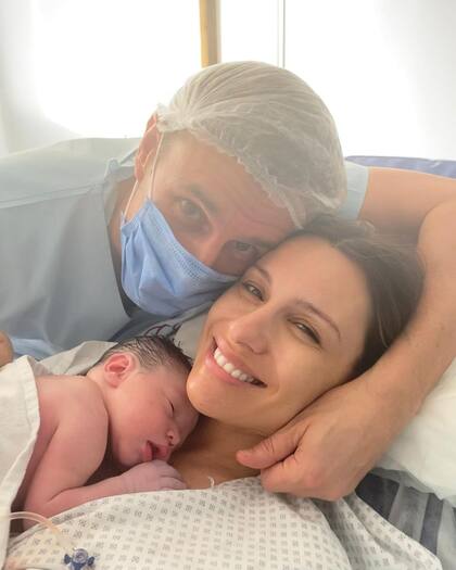 La primera postal familiar de Pampita, Roberto y Ana (Foto: Instagram @pampitaoficial)