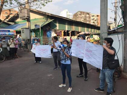 La primera protesta callejera en Rangún fue encabezada por jóvenes el 4 de febrero en el municipio de Sanchaung contra el dictador militar.