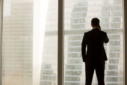 La primera razón radica en la necesidad de establecer límites entre la vida personal y laboral