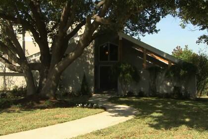 La primera remodelación contó con cambio de color e incorporación de plantas de jardín en el frente además de los detalles en madera. Imagen: Discovery