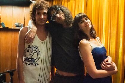 La primera temporada contará con Julián Kartún como Luis Alberto Spinetta, Iván Hochman como Fito Páez y Micaela Riera como Fabi Cantilo