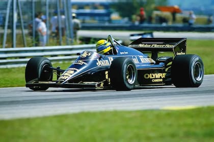 La primera victoria de Senna en la F1 fue con el icónico Lotus en 1985