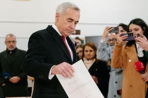 La primera vuelta de las elecciones rumanas la ganó Calin Georgescu, un ultraderechista que en el pasado ha alabado a Vladimir Putin.