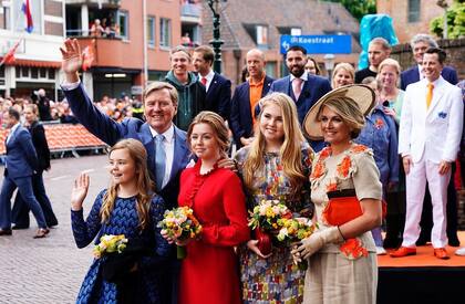 La princesa Alexia con un elegante look rojo para una actividad en 2019 (Foto: Instagram @queen.maxima / @koninklijkhuis)