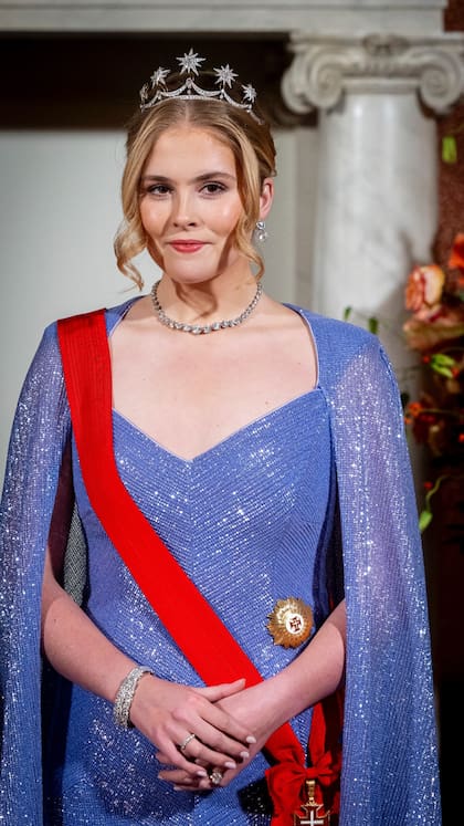 La princesa Amalia deslumbró con un elegante vestido de la firma Tadashi Shoji y llevó la Tiara de estrellas