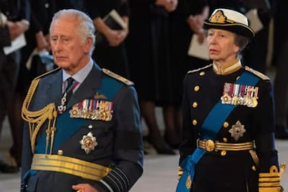 La princesa Ana es uno de los miembros más ocupados de la familia real, que asumió mayor cantidad de tareas tras el diagnóstico de cáncer de Carlos.