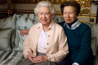 La princesa Ana junto a su madre, Isabel II, la reina de Inglaterra