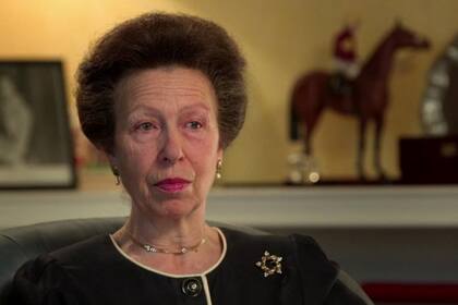 La princesa Ana reflexionó sobre el "increíble desafío" que supuso para su padre dejar su rol en la Marina Real para ser consorte real