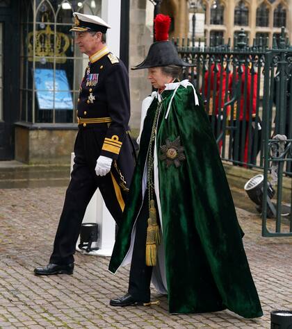 La Princesa Ana y su marido, Timothy Laurence asistieron a la coronación