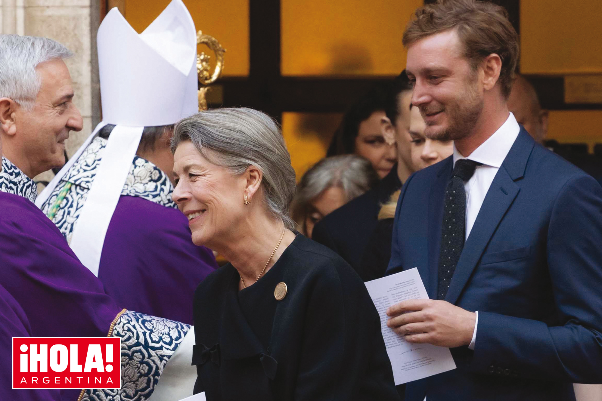 La presencia de sus hijos Carolina, Alberto y Estefanía y el “emotivo” look de su nieta