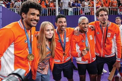 La princesa con el team de su país, que obtuvo la medalla dorada tras vencer a Francia.