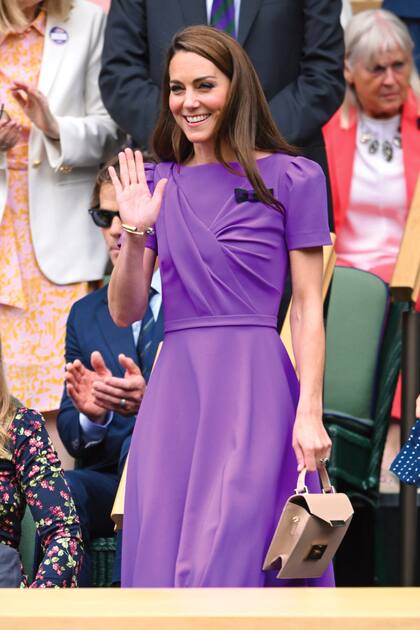 La princesa de Gales decoró su vestido con un broche en forma de moño que marca su status en el mundo del tenis: sólo la “liga mayor” del club puede usarlo.