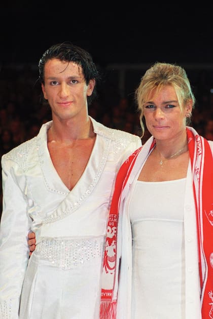 La princesa Estefanía con su segundo marido, el acróbata portugués Adans Lopes Peres de la compañía "The Peres Brothers" . Se casaron el 12 September 2003. Antes de conocerlo, la prensa relacionó a Estefanía con el dueño del circo, Franco Knie. AFP PHOTO BERTRAND GUAY (Photo by BERTRAND GUAY / AFP)