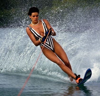 La princesa Estefanía en una producción inolvidable, que protagonizó para el lanzamiento de su marca de trajes de baño