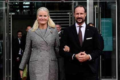 La princesa heredera de Noruega, Mette-Marit, y el príncipe heredero Haakon, en Berlín, Alemania, el 21 de octubre de 2024