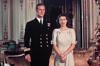 La princesa Isabel de Gran Bretaña con Philip Mountbatten en Londres, en septiembre de 1947