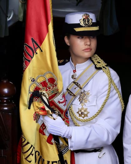 La princesa Leonor estuvo en Uruguay y protagonizó un acto por la jura a la bandera de su país de los residentes españoles en Montevideo