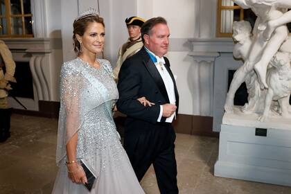 La princesa Madeleine de Suecia y Christopher O'Neil asisten al banquete del Jubileo durante la celebración del 50º aniversario de la coronación del rey Carlos Gustavo