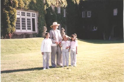 La princesa Michael de Kent, con Teodolina y Carolina Uriburu y Delfina Martinez de Hoz