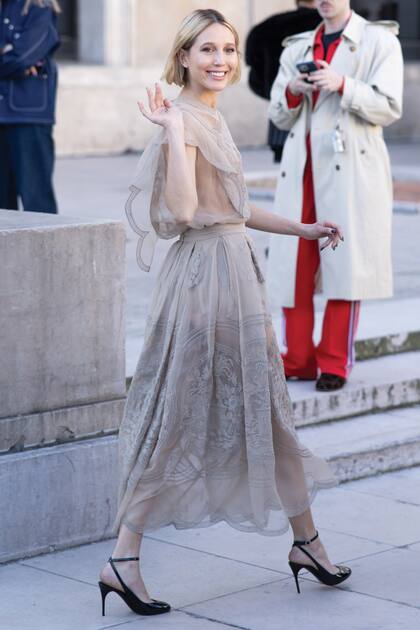 La princesa Olympia de Grecia dejó las pistas de esquí de Saint Moritz –donde estuvo con sus padres, Pablo y Marie Chantal– para asistir a la Semana de la Moda en París. Arriba, cuando llegó al Palais de Tokyo para el desfile de Elie Saab.