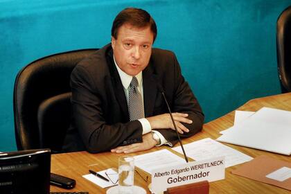 Para el gobernador la medida “llevará casi indefectiblemente a una crisis en la industria cárnica rionegrina y patagónica, afectando a miles de trabajadores que verán cómo comienzan a peligrar sus fuentes de trabajo”