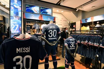 La producción de camisetas de Lionel Messi, en tiempo récord; el marketing de PSG comienza a rendir frutos