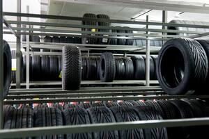 La produccion de neumáticos está en jaque debido a un conflicto gremial de larga data