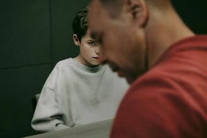 La productora de Brad Pitt estaría negociando una segunda entrega de Adolescencia (Foto: Netflix)