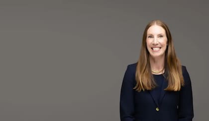 La profesora Anna Cominsky dirige la Clínica de Defensa Penal de la Facultad de Derecho de Nueva York