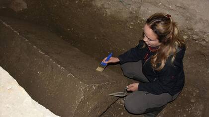 La profesora Ebru Fatma Findik estuvo a cargo de la expedición y dio detalles de la tumba aparente de San Nicolás