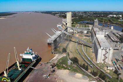 Los buques salen con menor carga